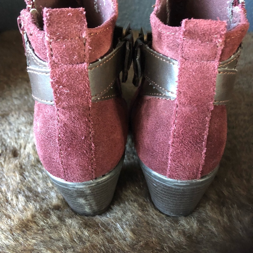 Boots - Picture 4 of 8
